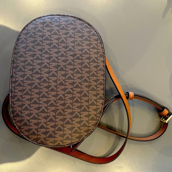 BRAND NEW - MK Jet Set Travel Medium Logo Crossbody - Picture 2 of 6